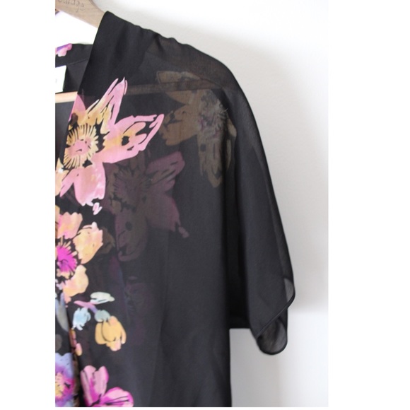 Cabi Floral Limited Edition Bouquet Blouse Preowned Small - Picture 7 of 13